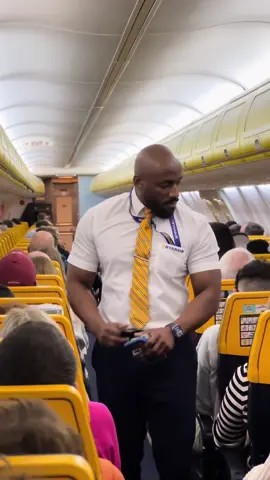 Cabin secure ✔️ @Ryanair  #ryanaircabincrew #flightattendant #dayinmylife #blackflightattendants #blackboy #henchmen #aviation #aviacion #aviação #tripulantedecabina #comissariodevoo #thehills #malecabincrew🛬✈😍 