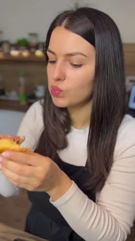 Palačinke punjene vanila kremom. 🔥🫠 Smesa za palačinke  5 jaja 300g mekog brasna 500ml mleka 2 kesice vanilinog šećera 2 kašike šećera oko 200ml vode Vanila krem 750ml mleka 6 žumanaca  2 kesice vanilinog šećera 5 kašika brašna 8 kašika šećera  #palacinke #krem #vanila #slatko