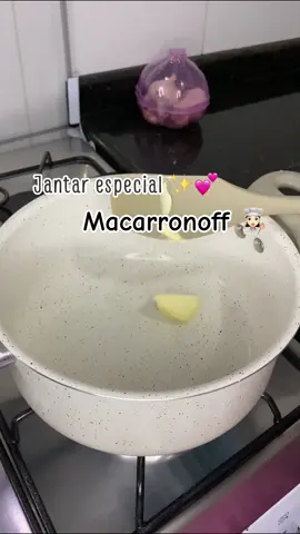 Macarrão é bom de todos as formas 💕 #dateemcasa #jantarromantico #macarraocremoso #strogonoffdecarne #jantinharapida #fyp #fy 