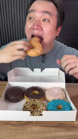 Mukbang legendary donut in Indonesia🍩🇮🇩❤️ This is a Christmas edition donut from Dunkin Donut.  Thankyou for sending this box of happiness, bringing back my childhood memories❤️❤️ #asmrcommunity #mukbang #dunkindonuts #foodstagram #asmr #donut #donuts 