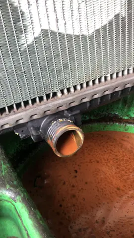 Flushing out old rusty coolant.  #BMW #E30 #radiator #rusty #satisfying #carsoftiktok #fyp #mechanicsoftiktok #mechanic #