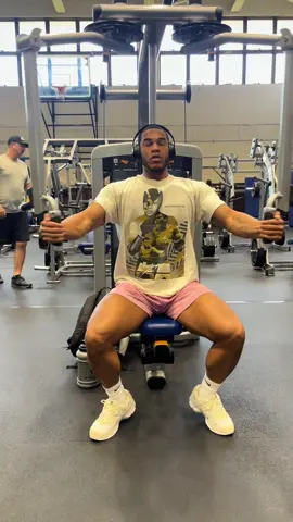 Training to crack peanuts with my chest #GymTok #micdup #GymLife #Fitness #bulkingszn #gbt #fyp #asmr 