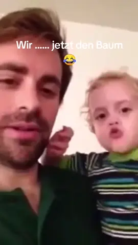 Sag mal der Oma was wir jetzt machen 😂🙌 #fypシ #fyp #fy #viral #comedy4you #froheweihnachten #wirschmückenjetztdenbaum 