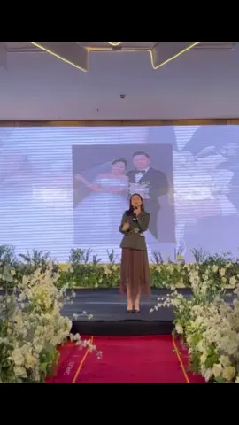 Phát hiện cô Luật sư đi hát đám cưới kiếm tiền... #yeuanhdailau #luatsutrang #hatdamcuoi #karaoketonenu #xuhuong 