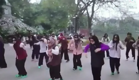 Các cụ đi tập thể dục dưỡng sinh buổi sáng 🤪 #fun #xuhuong #hai 