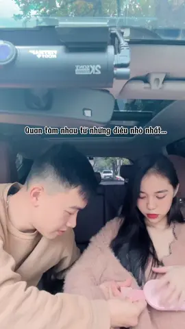 Luôn quan tâm v từ cái nhỏ nhất 🤎  #couple #quatangnguoiyeu #daichuomnong #maymassagebung 