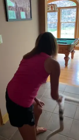 Scaring mom😂 #scarepranks #scarecam #jumpscare #scaryvideos #funnyvideos #funnyfails #funnytiktok #scarecamchallenge #fypシ #funny #foryoupage #fails #bushmanprank #hahahahahahahaha 