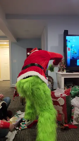 it was priceless.  ##thegrinchtiktoks #thegrinchwhostolechristmas #thegrinch #grinch #scaredshitless #christmasparty #christmas #youreameanone #foryou #fyp  #chr##istmastree #presents 