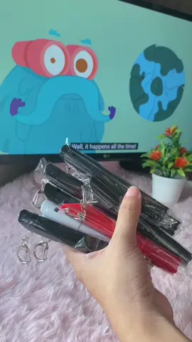 Your family members need this kind of emergency kit: a keychain that has whistle, flashlight and ballpen ❤️  for as low as 25 pesos. Checkout now in yellow basket ✨ #earthquake #emergencykit #emergencywhistle #emergencyflashlight #tiktokshop #tiktokaffiliate #fyp 