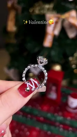 Make your Christmas wishes come true with our intricate handmade Ms Valentine Ring✨💍 Full of details and love #ysdd_jewelry #moissanite #shopchristmas #engagementring 