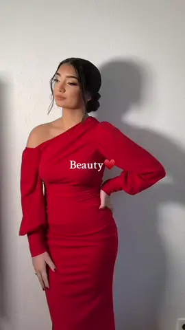 Ma bombe 😻Pour vos evenement n’hesitez pas a me contacter sur insta les filles : ayferr_karakoc #fypシ #model #rouge #beaute #makeup #pourtoi #kesfet #bordeaux #lormont 