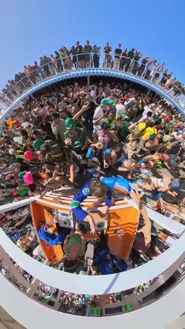 The party just gets better and better 🕺 #HSBCSVNS #HSBCSVNSCPT #djing #capetown7s #thingstodoincapetown 