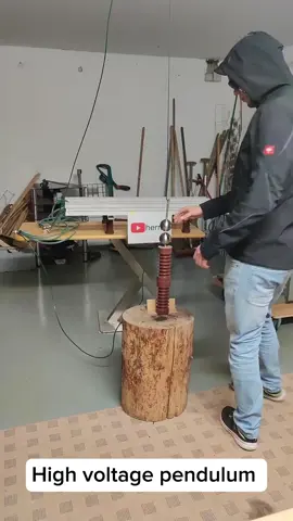 High voltage pendulum- Electrical Ark 28KV 1.2A Credit : Herrlito #voltage #high #huge #highvoltage #fyp 