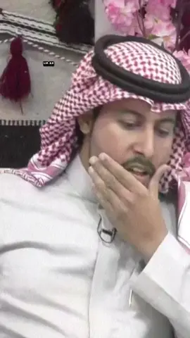 تلون وجيه الناس في كل يوم بـ لون  عسى الله يستر لا يجيني عمى الألوان 😴👌🏻.. #عناد_الشيباني  #tok #viral #fypシ #explore #قصيد 