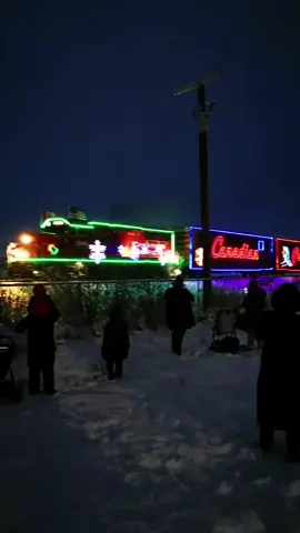 It's beginning to look a lot like Christmas with the @CPKC holiday train rolling through Alberta and the @Anywaygang performing some Christmas classics. #christmas #holidays #train #yyc #airdrie #calgary #alberta #canada #anywaygang #holidaysarecoming #mariah #elf #christmaslights #snow #winter #whitechristmas #buble #cpkr #cptrain #cpkc @Post YYC | Calgary @CalgaryEvents @City of Calgary @Hughes @Canadian Pacific 