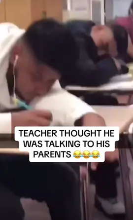 bro finessed the teacher 😂#teacher #student #parents #introuble #detention #school #phonecall #headphones #airpods #fyp #viralvideo #funnyvideos #funny #classroom #trick #finesse #phonenumber 