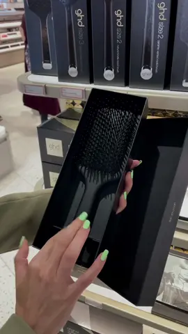 ✨Nothing better than the GHD paddle brush ✨ #stocking #stockingstuffer #christmas #christmasgiftideas 