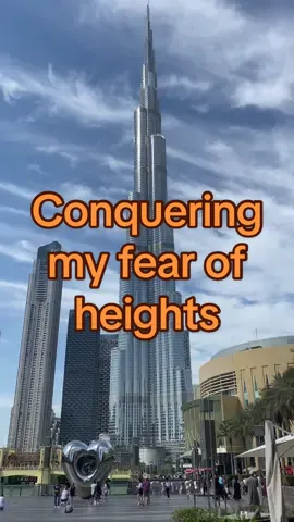 Conquering my fear of heights 😳 at the tallest building in the world 😱 #vertigo #fearofheights #skyscraper