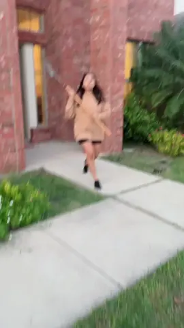 I almost died doing this😭😭 #trending #viral #fyp #latina #husbandwifecomedy 