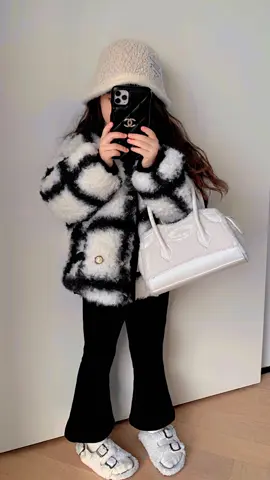 versi anak cewek nih | pembelian outfit cek link di bio profil #inspirasioutfit #outfitanak #ootdanak #outfitanakcewek #mochilstore #outfitinspo #outfitideas #fyp #foryou 