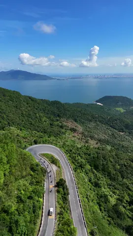The most beautiful ROAD to ride in Vietnam ❤️🏍🇻🇳🎄⛄️📸! 📍 HAI VAN PASS, DA NANG ( Top Gear Vietnam Route ) This view could be yours, browse our page in bio link for booking options and dates! 📞 Speak to Alan and the crew +84985333066 #vietnambikers #vietnammotorbiketours #travel #adventure #hagiangloop #travel #vietnam #motolife #dirtbike #ozriderz #CRF300L #AUSTRALIA