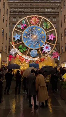 this is what christmas in new york looks like after the sun starts to set… 🎄🌃✨ shot on iphone 15 pro max 4k at 30fps #ethanbarberco #christmas #christmasinnewyork #newyorkcity #newyorkphotographer #christmastree