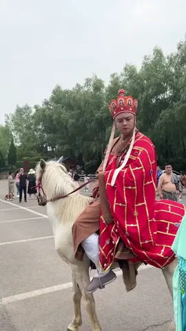 Bệ hạ đừng đuổi theo nữa, ta đang cưỡi ngựa, ngươi không bắt được ta đâu #đườngtăng #tâyduký 