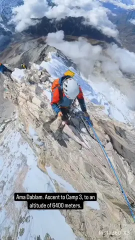 This is what the climb to the Camp 3 (6400 meters) on the slopes of the Ama Dablam peak looks like. 🎥 val.babanov #everest #himalaya #mountains #fypシ゚viral #amadablam 