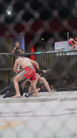 NOCAUTAÇO! 🔥 Vitória implacável de Nasrat Haqparast no primeiro round! #UFC #MMA #KO #TikTokEsportes #UFCVEgas83