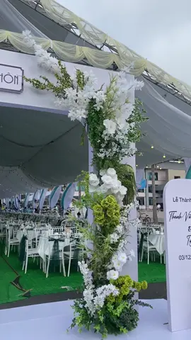 Trang trí cổng đón khách trong tiệc cưới #nhàtrâuteam #WhatToPlay #tiệmhoanhàtrâu #decorwedding #hoatrangtri #trangtrigiatiencaocap #trangtrigiatien #weddingdecor #trangtrihoalua #xuhuongtiktok #đàotaohocvien #wedding #cổngđámcưới 