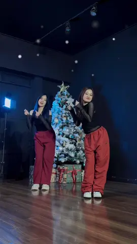 Lại là chị em tui đâyyy 🎄🎅🏻⛄️ #jinglebellrock #giangsinh2023 #bobodancestudio 
