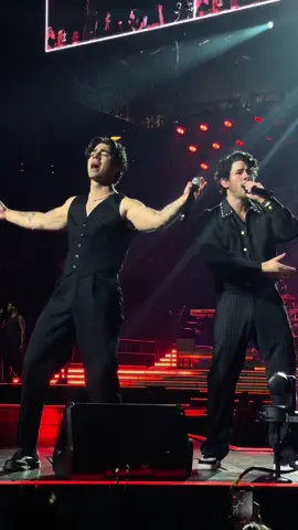 red dress tonight at barclays❤️‍🔥 #jonasbrothers #thetour #nickjonas #joejonas #reddress #kevinjonas #burninup 