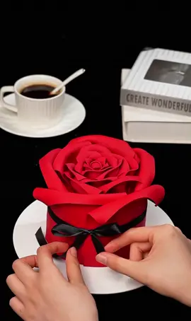 كيكة الوردة بطريقةًجد واضحة و سهلة 👌🏻 #طريقة #طريقه #تزيين_كيك #كيك_ديزاين #كيك_تزيين_افكار_سهلة #طريقة_عمل #tutorials #tuto #howtotiktok #cakedesignideas #طريقق_الابداع #حلوياتي #طريق #طريقة_طبخ #diycake #كيكة #كيك_ديزاين #fondantcoloring #fondantcolor #flowercake #redflowercake #fondantflowers #fondanttutorial 