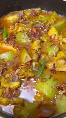 এভাবে লাউ রান্না করলে চেটে পুটে খেয়ে নেবে - লাউ দিয়ে মুরগি রান্না  Chicken 1 kg Bottle Gourd Onion 1/4 cup Cardamom 4 pc Cinnamon 1 pc Bay leaf 2 Ginger 1 & 1/2 tsp Garlic 1 & 1/2 tsp Black pepper 1/2 tsp Chilli powder 1 tsp Coriander powder 1 tsp Cumin powder 1 tsp Salt to taste  Turmeric powder 1 tsp Water Tomato 1  Garam masala 1/2 tsp Sugar 1/4 tsp Green chilli  Fried onion 🧅  #chickencurry #laudiyechicken #chickencurrywithbottlegourd #forbeginners #unfreezemyaccount #recipes #EasyRecipe #tiktokviral #foryourtiktok #trendingvideo #ukfood #snacks #bengalidish #fypviral #viralfood #foryourpagetiktok #tiktokhome #trendingvideo #ukfood #foodoftheday #recipeoftheday #mumuskitchen #foodtiktok #traditionalfood #weddingfood #nonespicyprawnburger #foryou #likeforlikes #tiktok2023 #tandoorichicken #comment #ramzanrecipe #ramadanrecipe #rojarsnacks #sylhetifood #nowakhalirfood #viralvideo #instadaily #indianfood #exploringfood #bengalifood #লাউ #bottlegourdrecipe #chickensoftiktok #bottlegourdrecipes #laudiyechingri #chickendiyelau #foryou #ukfoodblogger #sylheticooks #nowakhalibd #sylhetifood #easypeasyrecipe #viralvideotiktok #viralvideo #viralchickenrecipes #likeforlikes #comment #bengalicookingvideo #bengalifoodblogger #coventry #londonlife #britishblogger #dishes 