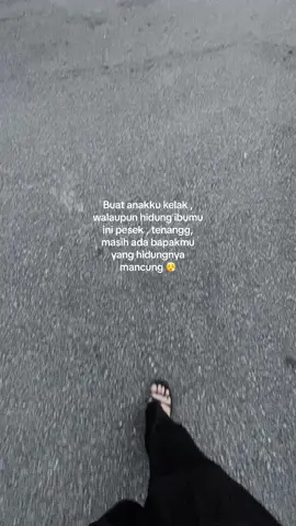 Cukup ambil kecantikkan dan kecomelan ibu okay 😆