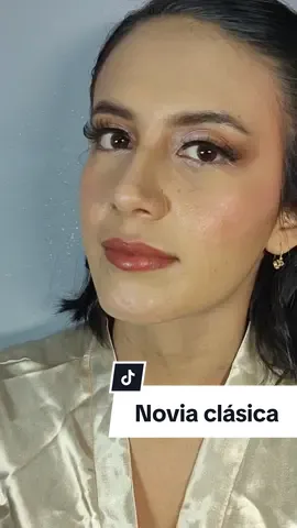 #noviaclasica #maquillajeadomicilio #maquillajeprofesional #gye #ecu  #maquillajesoft #nmc 
