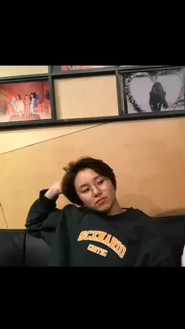 I think I'd be crazy if Chaeyoung cut her hair this short with her tattoos now😮‍💨 #chaeyoung #twice 