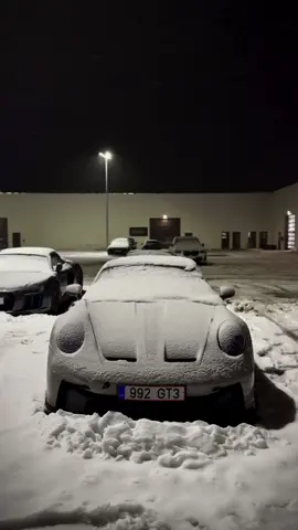 Snowy ❄️🌨️ #carlcarspotting #fyp 