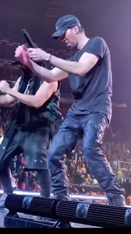 Oh, oooh, ooooh, oooooooooh 😜 #enriqueiglesias #bailando #seattle 
