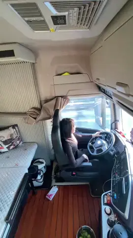 hành trình dài của nữ lái xe FAW ĐẦU KÉO MÁY 620HP nội thất chỉ có 2 giường , phiên bản không có nội thất , phòng tắm tháo bỏ ra để tăng thêm chiều dài của giường 🥰🥰🥰#WhatToPlay #xuhuong2024 #fyp #xuhuong #xuhuongtiktok #xuhuong2023 #LearnOnTikTok #funnyvideos #foryou #truck #xetaivietnam🇻🇳👍🚚xuhuongtiktik #xetaitiktok #gaideptiktok #nulaixe #nulaixetai 