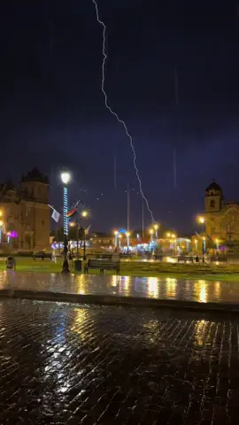 Cusco - Diciembre #alpaquitay #peru #cusco #musicaandina #fyp #rayos #diciembre #lluvia 