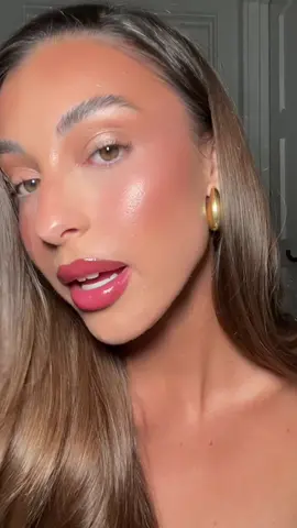 ❤️🍷#iconic #holidaymakeup 