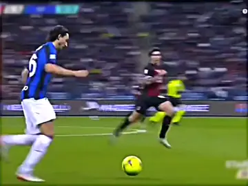 من الذاكره مباراه انترميلان ضد اسي ميلان في الدوري الايطالي في مباراه قويه ونار وفوز انتر بالمباراه لايك وفولو علشان انزل مباريات تانيه ادعوا لاخواتنا في فلسطين 🇵🇸#Ronaldo #mora 