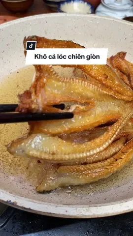 Khô cá lóc chiên giòn ăn cơm với rau luộc #khocaloc #comnhadongian #minhanhkitchen 