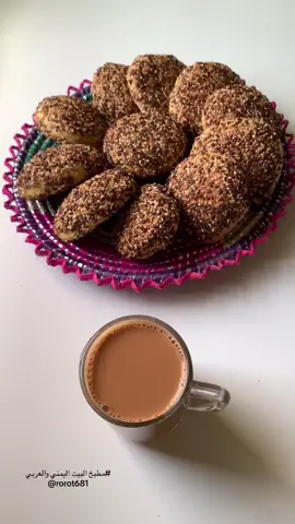 الذذذ فدره  يافعي 🔥😍 #كعك يافعي  كوب ذره صفراء (شام) رومي  كوبين دقيق ابيض. وتقدري تسوي كوب دقيق ابيض وكوب طحين اسمر   م /ك ملح ،… نص كوب سكر.  …، م/ك خميره فوريه  , 2/م ك حليب بودر  نص كوب زيت نباتي …، نص كوب سمن بلدي.  كوبين لبن. او كوب لبن وكوب ماء.  نعجنها وتكون العجينه لينه ونخليها ساعه كامله تخمر.  وبعدين نكورها.  وندهنها بالبن الرايب ونغمسها في صحن سمسم  من الجهتين.   وضروري الصحن. ندهنه زيت. ونرش طحين خيرات.   وعلى الفرن على درجة حراره 220 من تحت وبعد ما تنضج نفتح فوق  تتحمر. وبالعافيه 🤍 #اكسبلور #السعودية #اليمن #العراق #يافعي #يافع 