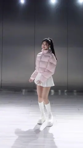 哈哈哈~像不像一颗会跳舞的草莓棉花 糖#ive #offtherecord #iveive  #iveofftherecord 