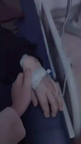 أيقنت أن مرض الأم وجع يقتص من عافيه قلبي اللهم اشفي امي بقدر ضعفي امامها وحزن قلبي لتعبها يارب 💔العالمي