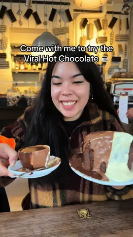 Come with me to try the Viral Hot Chocolate - Italian Bear Chocolate☕️ #londondesserts #londonhotchocolate #wheretoeatlondon #italianbearchocolate 