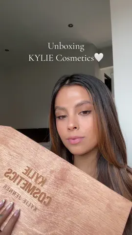Mi favorito fue Smitten y Cinnamon 🍂🤍 @Kylie Cosmetics #unboxing #kyliecosmetics #lipliner 