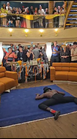 Contortionist is doing crazy bends and movements on Halloween night #BVIRAL @eddieflexible
